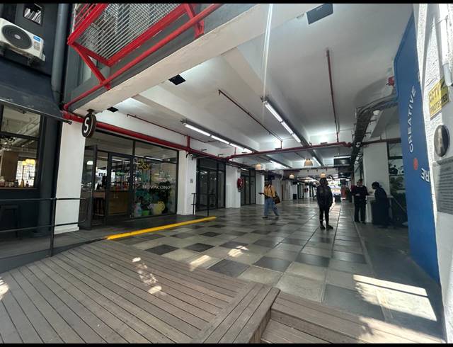95M² BUILDING TO LET IN WOODSTOCK
